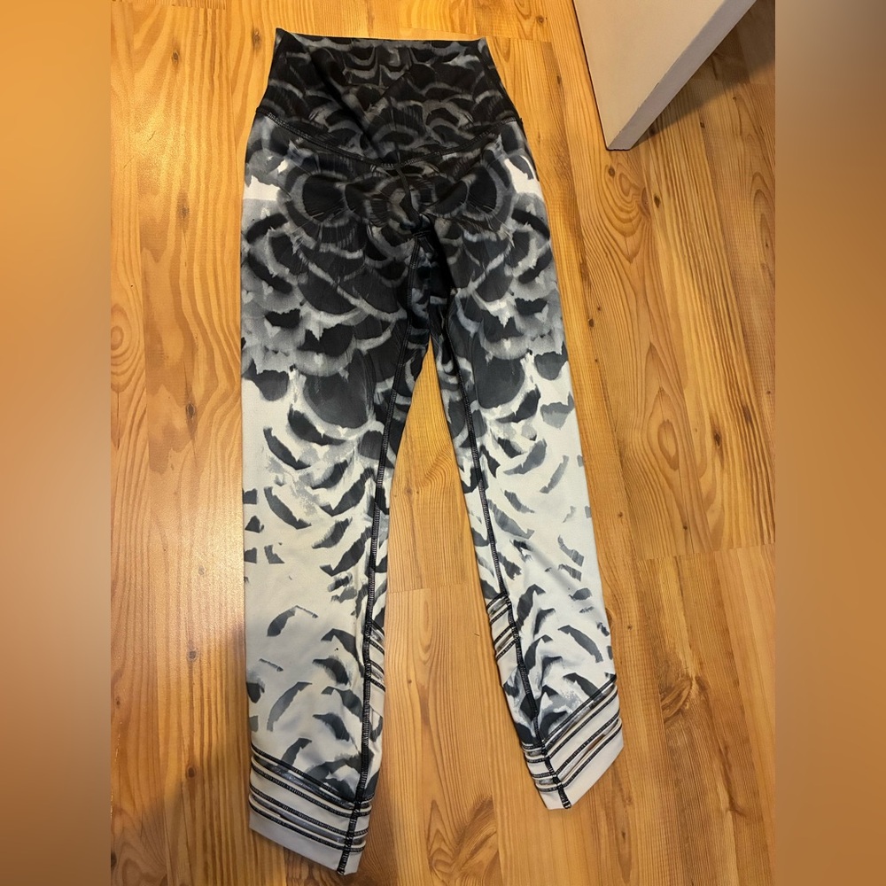 Lululemon High-Waist Black and White Printed Leggings